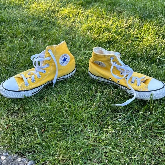 Yellow Converse (like new) - Picture 3 of 4